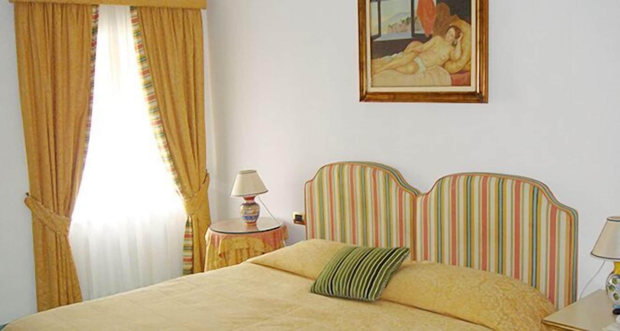Hotel Villa Sirio Санта Мария ди Кастелабате Екстериор снимка