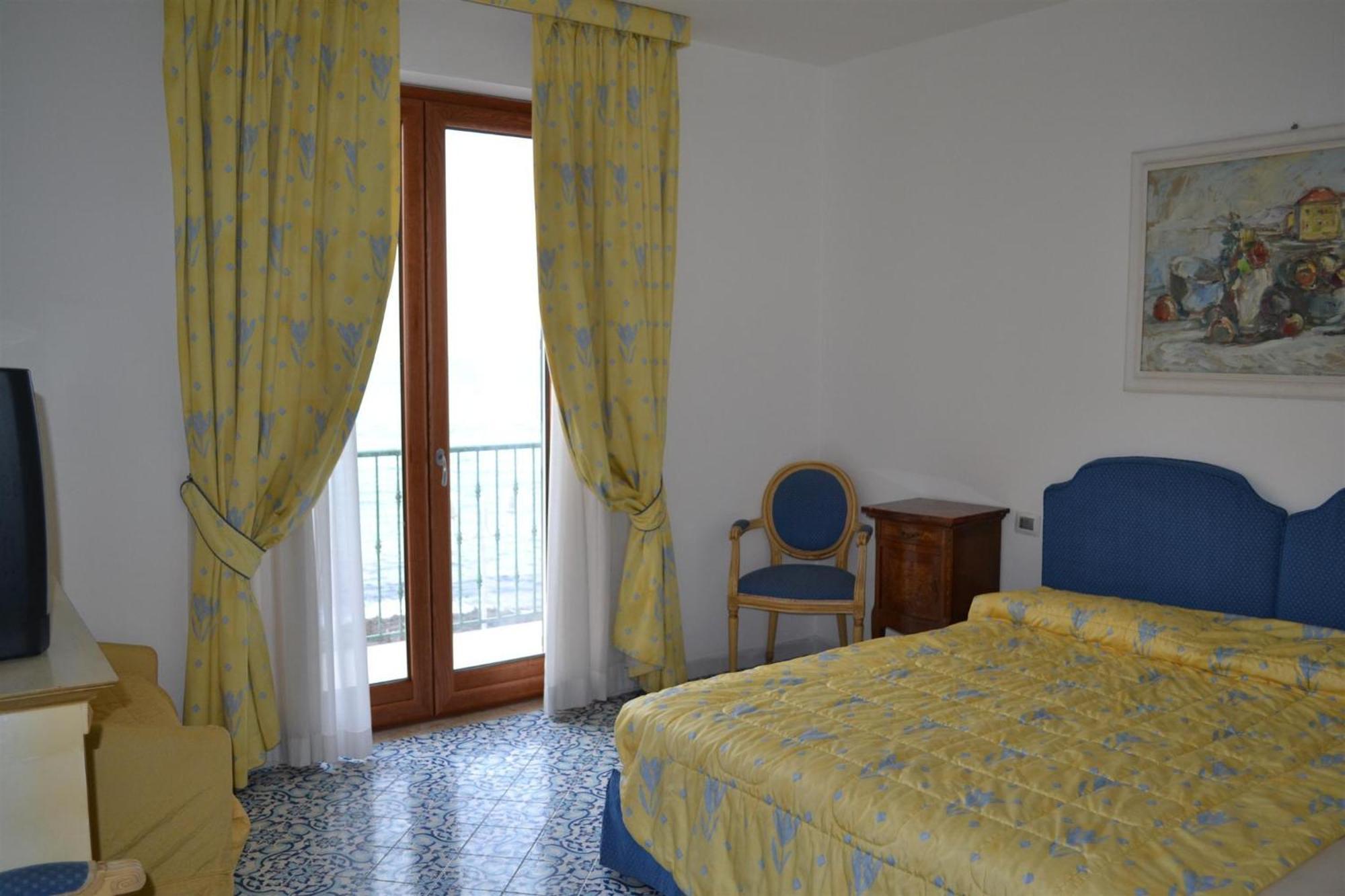 Hotel Villa Sirio Санта Мария ди Кастелабате Екстериор снимка